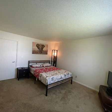 Private Room Oasis Ideal For Travelers & Workers
